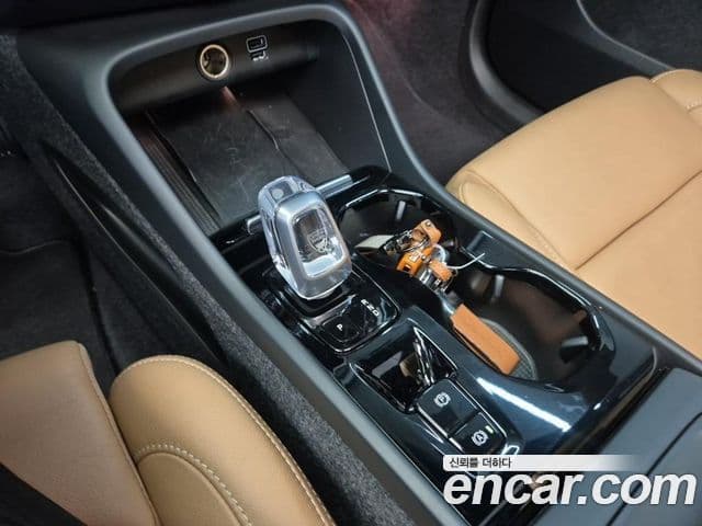 Volvo XC40 2021 — Şəkil 8/20