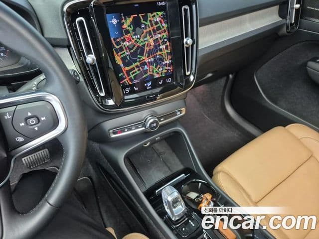Volvo XC40 2021 — Şəkil 9/20