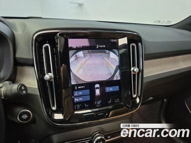 Volvo XC40 2021 — Şəkil 18/20