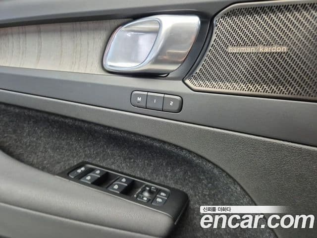 Volvo XC40 2021 — Şəkil 19/20