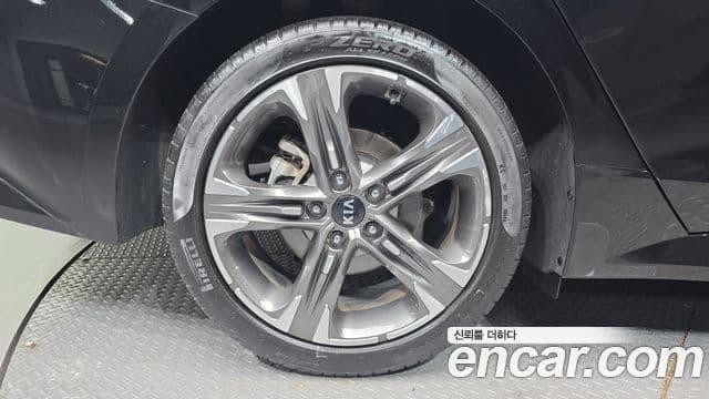 Kia K5 2021 — ფოტო 4/20