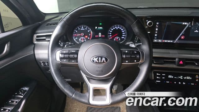 Kia K5 2021 — ფოტო 16/20