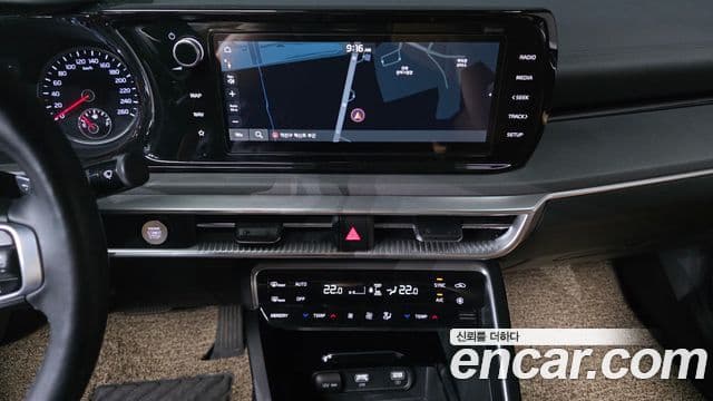 Kia K5 2021 — ფოტო 17/20