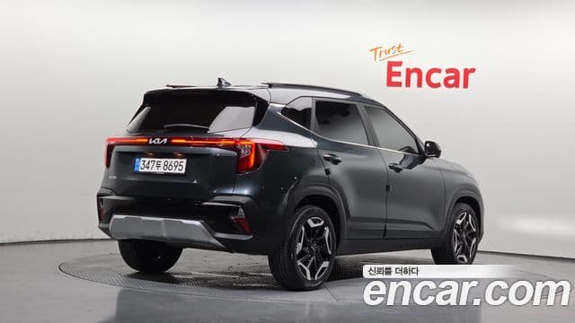 Kia Seltos 2023 — ფოტო 2/20