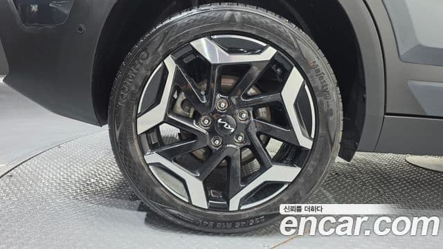 Kia Seltos 2023 — ფოტო 5/20