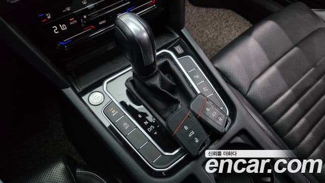 Volkswagen Passat GT 2022 — Şəkil 9/20