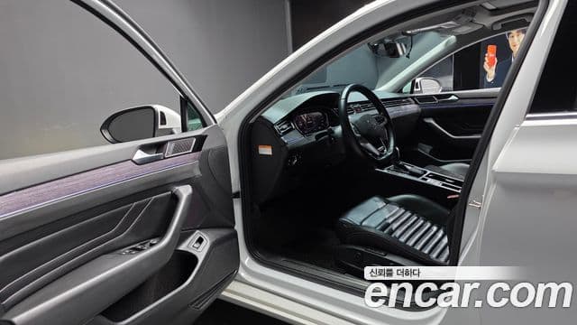 Volkswagen Passat GT 2022 — Şəkil 10/20