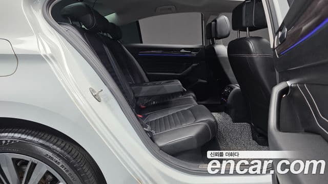 Volkswagen Passat GT 2022 — Şəkil 11/20