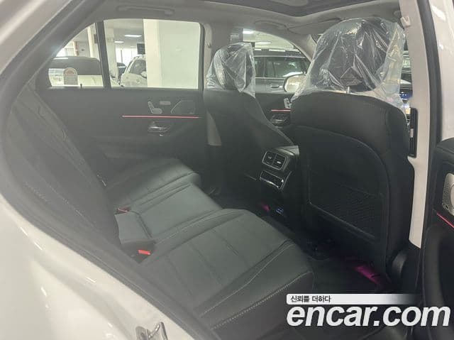 Mercedes-Benz GLE-Class 2025 — Photo 15/17