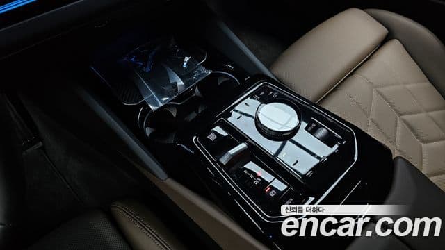 BMW 5 Series 2023 — ფოტო 9/20