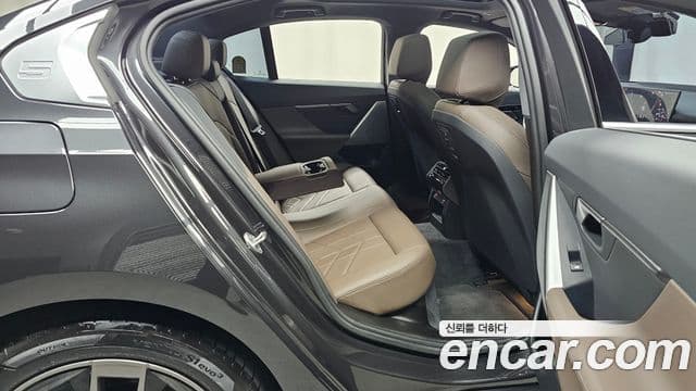 BMW 5 Series 2023 — ფოტო 11/20