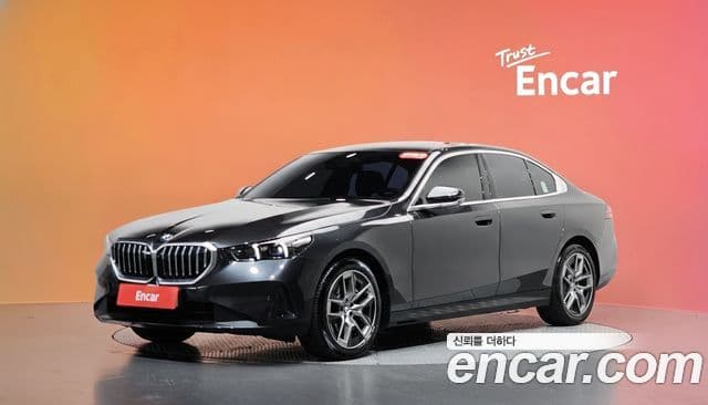 BMW 5 Series 2023 — ფოტო 1/20