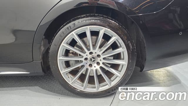 Mercedes-Benz S-Class 2021 — Photo 2/36