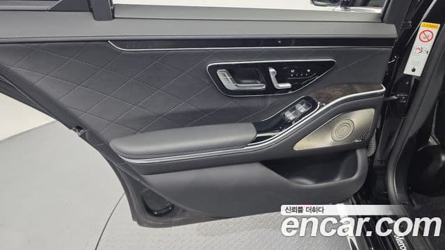 Mercedes-Benz S-Class 2021 — Photo 7/36
