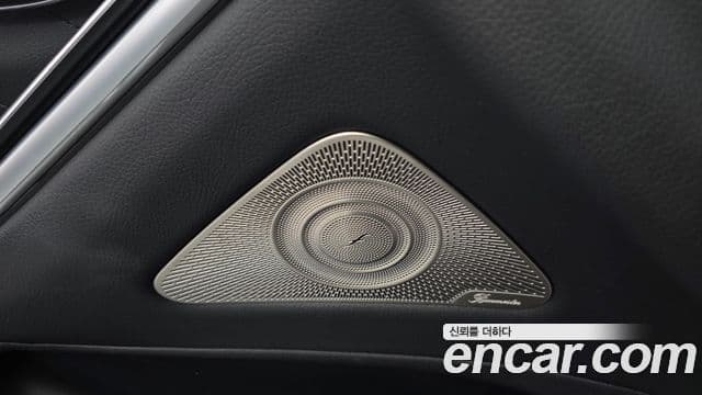 Mercedes-Benz S-Class 2021 — Photo 16/36