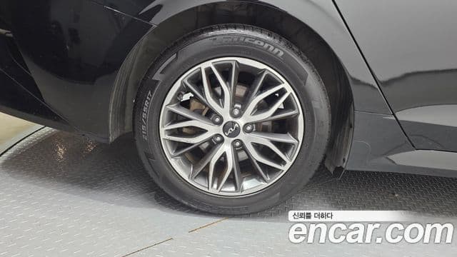 Kia K5 2023 — ფოტო 5/20