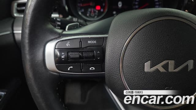 Kia K5 2023 — ფოტო 17/20
