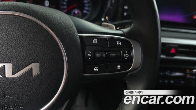 Kia K5 2023 — ფოტო 18/20