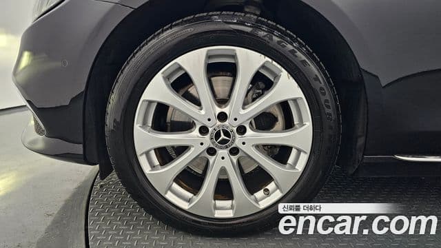 Mercedes-Benz E-Class 2019 — ფოტო 5/20