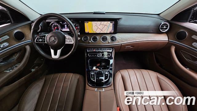 Mercedes-Benz E-Class 2019 — ფოტო 7/20