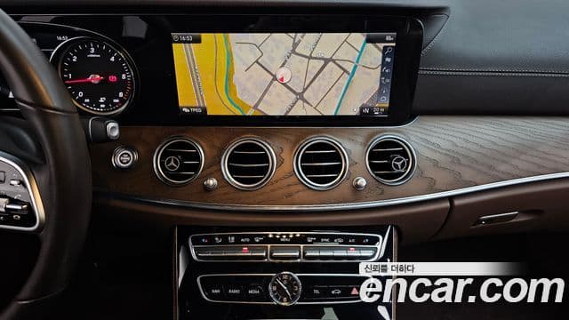 Mercedes-Benz E-Class 2019 — ფოტო 12/20