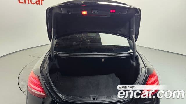 Mercedes-Benz E-Class 2019 — ფოტო 17/20