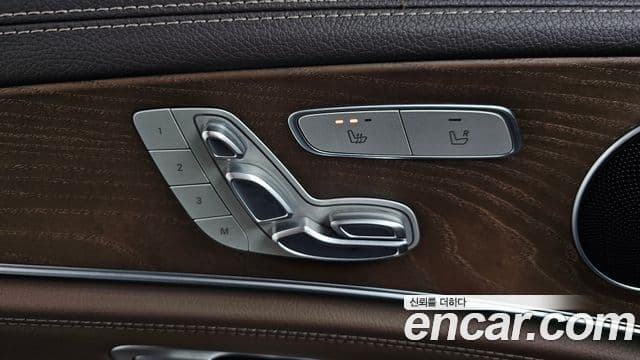 Mercedes-Benz E-Class 2019 — ფოტო 18/20