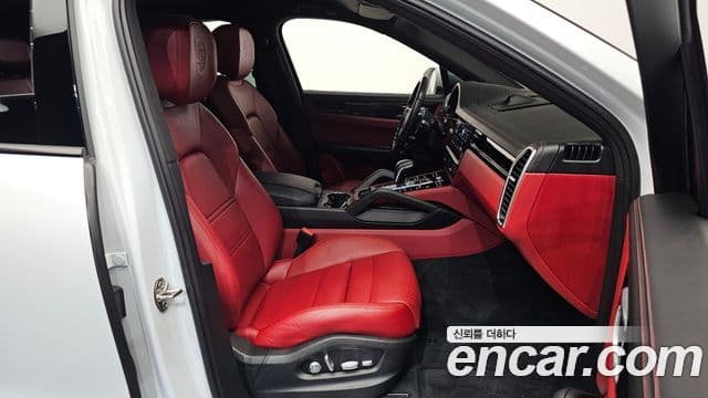 Porsche Cayenne 2020 — Photo 25/37