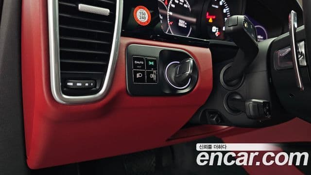 Porsche Cayenne 2020 — Photo 12/37