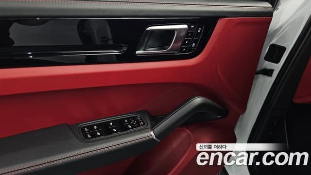 Porsche Cayenne 2020 — Photo 28/37