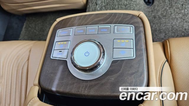 Genesis Electrified G80 2023 — фото 18 из 20