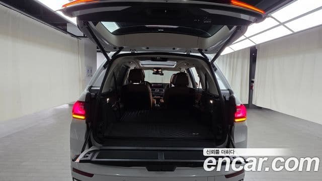 BMW X7 2021 — ფოტო 17/20