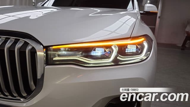 BMW X7 2021 — Photo 21/34