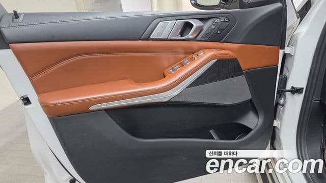 BMW X7 2021 — Photo 11/34