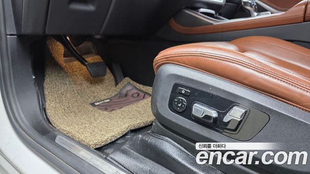 BMW X7 2021 — Photo 29/34
