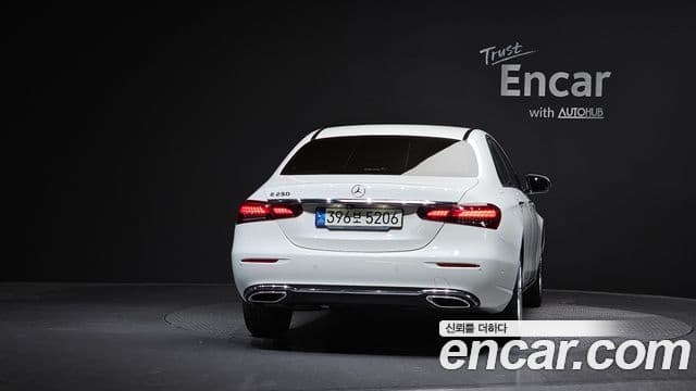 Mercedes-Benz E-Class 2021 — Фото 4/20