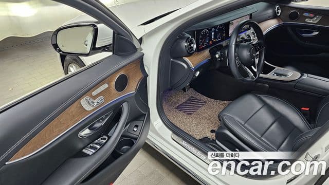 Mercedes-Benz E-Class 2021 — Фото 10/20