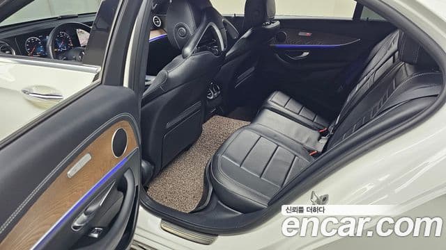 Mercedes-Benz E-Class 2021 — Фото 11/20