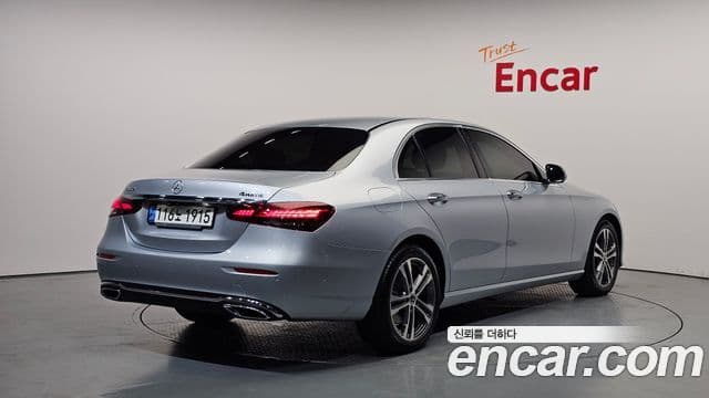 Mercedes-Benz E-Class 2021 — Фото 1/20