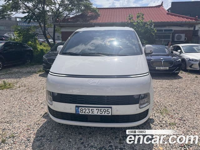 Hyundai Staria 2026 — ფოტო 9/15