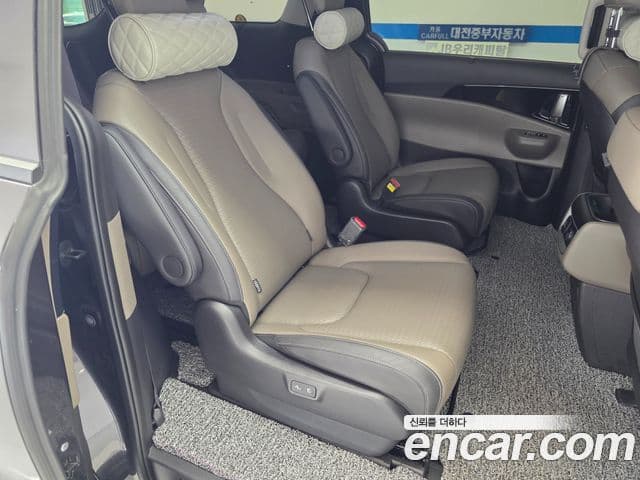 Kia Carnival 2024 — фото 11 из 20