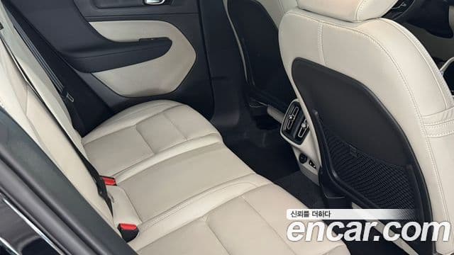 Volvo XC40 2026 — ფოტო 9/20