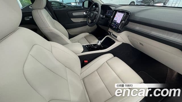 Volvo XC40 2026 — ფოტო 11/20