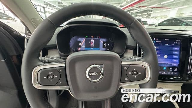 Volvo XC40 2026 — ფოტო 18/20