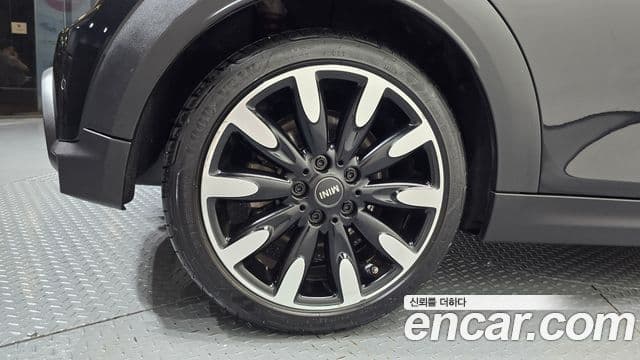 Mini Cooper S 2022 — ფოტო 4/20