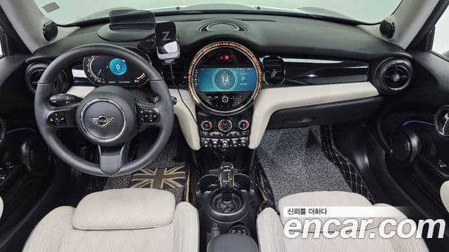 Mini Cooper S 2022 — ფოტო 9/20