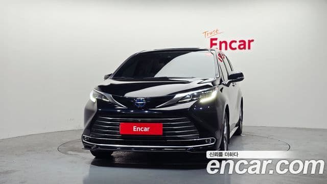 Toyota Sienna 2023 — ფოტო 3/20