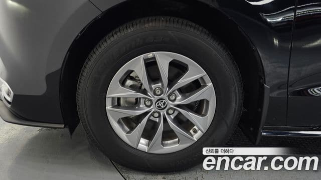 Toyota Sienna 2023 — ფოტო 5/20