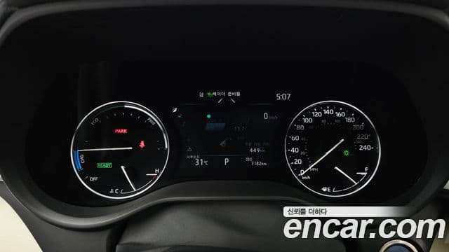 Toyota Sienna 2023 — ფოტო 8/20