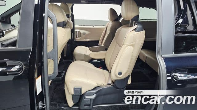 Toyota Sienna 2023 — ფოტო 12/20